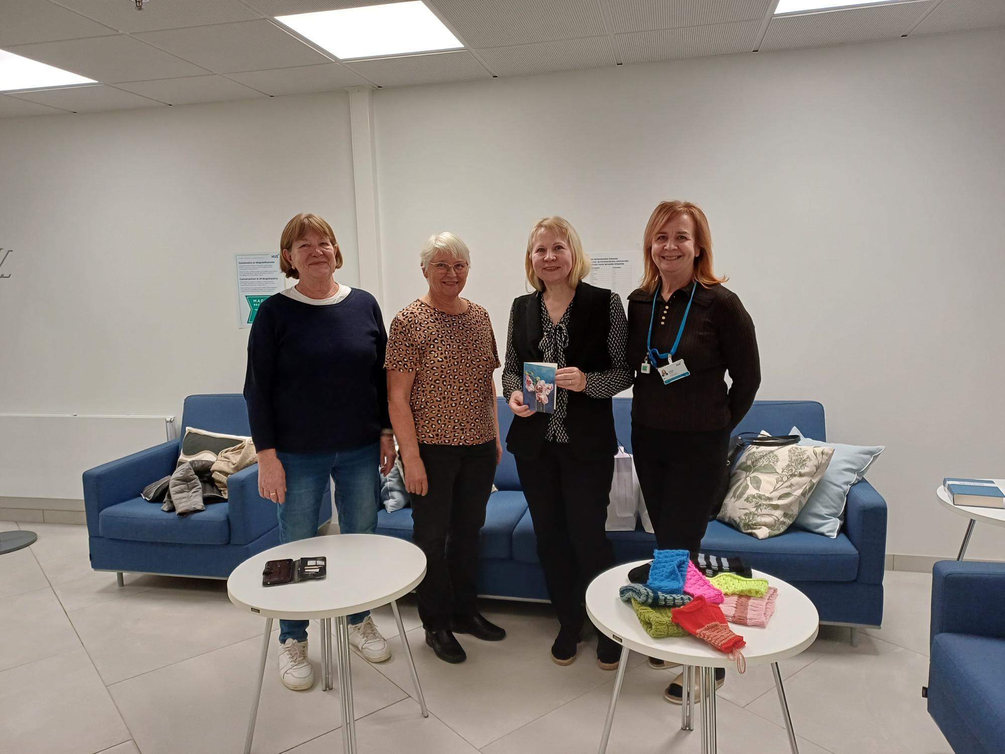 neule- ja rahalahjoitus syöpäpotilaille Bobäck Marthakretsilta